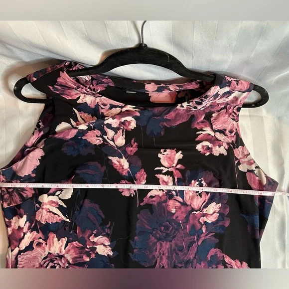 Pretty Tommy Hilfiger Floral Short Sleeveless Dress - Picture 3 of 7